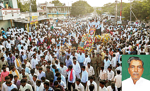 People participate in the funeral procession of MLA A. Venkatesh Naik (inset) in Raichur on Monday (Photo: KPN) People participate in the funeral procession of MLA A. Venkatesh Naik (inset) in Raichur on Monday (Photo: KPN)